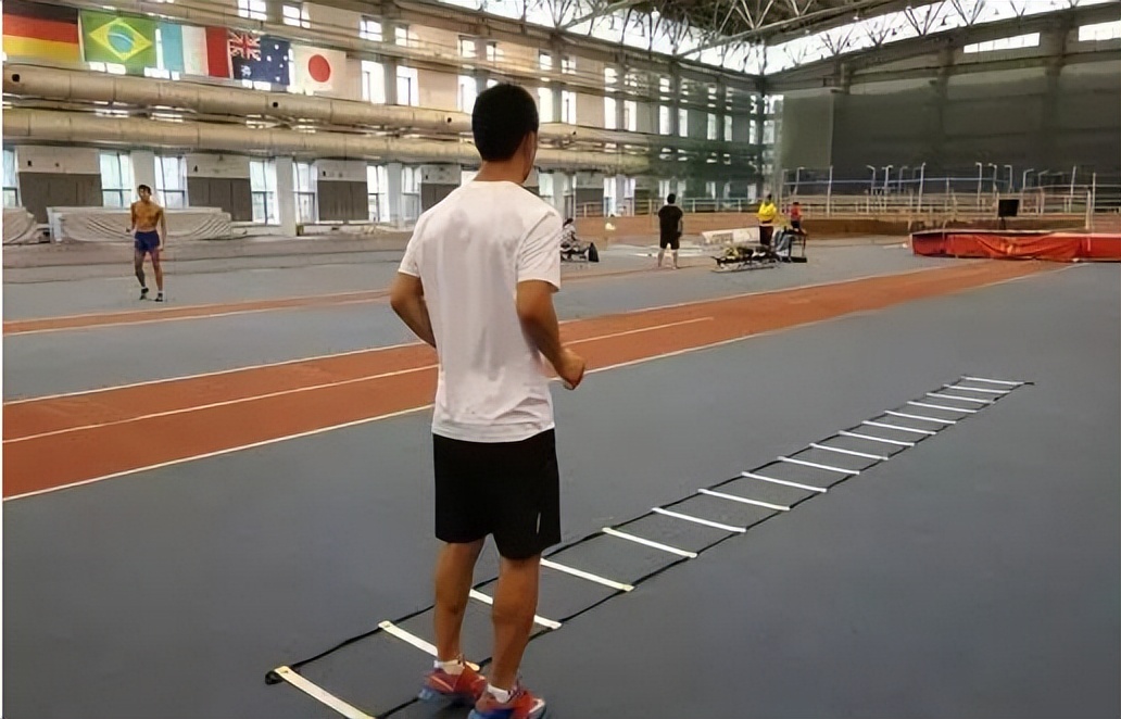 羽毛球专项灵敏步伐训练,羽毛球专项灵敏步法训练