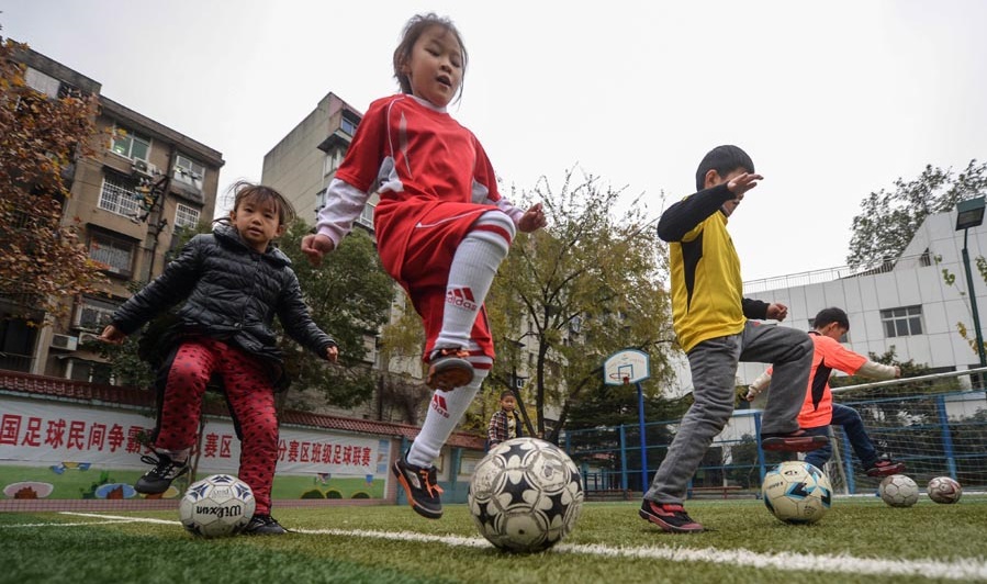 足球从娃娃抓起完整版,足球从娃娃抓起名言