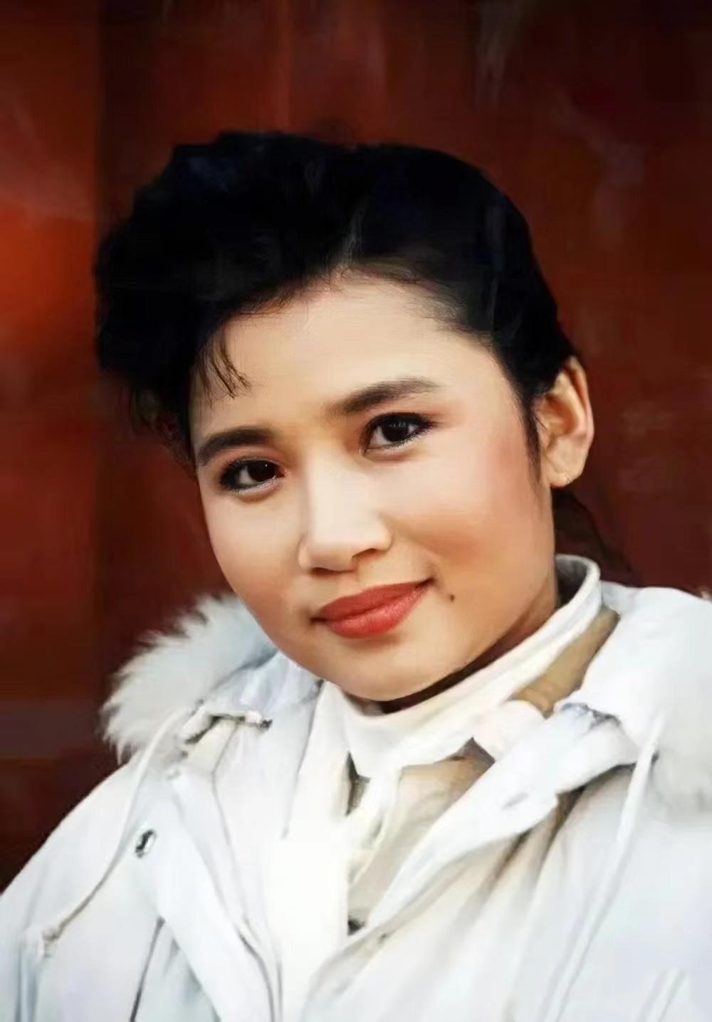 李娜出家后生活现状,李娜出家25年老母亲陪她住寺庙