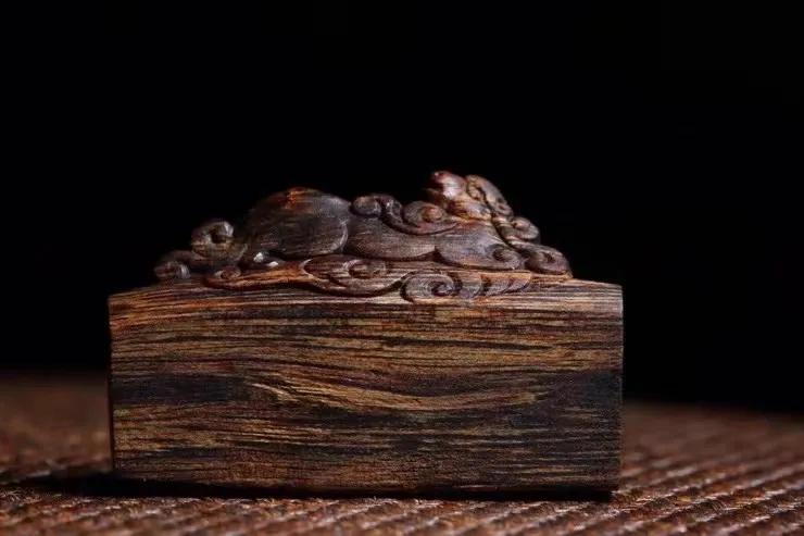 佩戴沉水沉香和普通沉香哪个好,佩戴沉香饰品对人体有什么好处