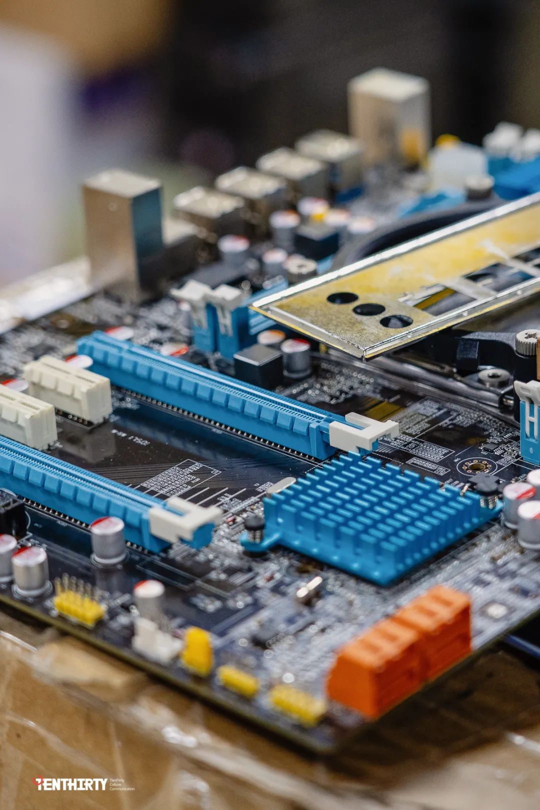 现在还有人去电脑城吗,到广埠屯买电脑再去光谷找工作