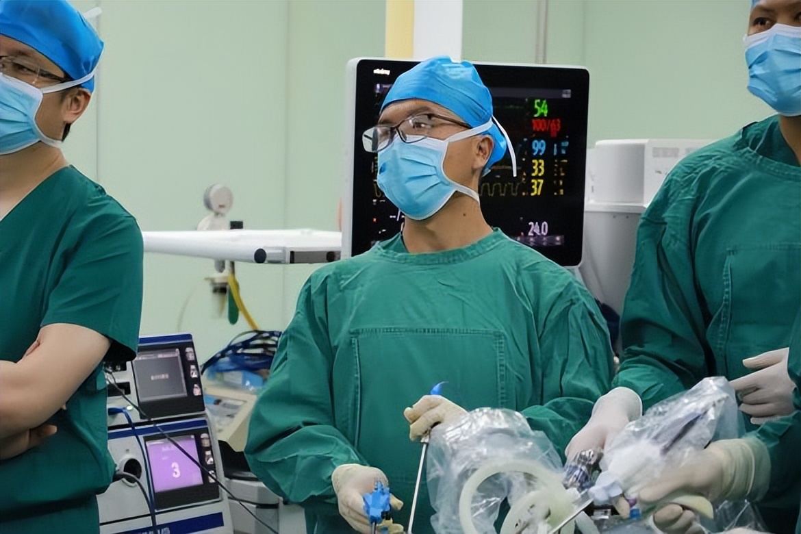 医者仁心敬佑生命中国医师节,中国医师节白衣为甲医者仁心