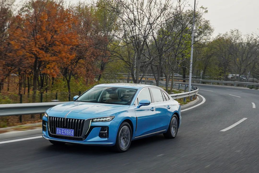 红旗h5最新混动版比h9小多少,红旗h51.8t混动版落地多少钱