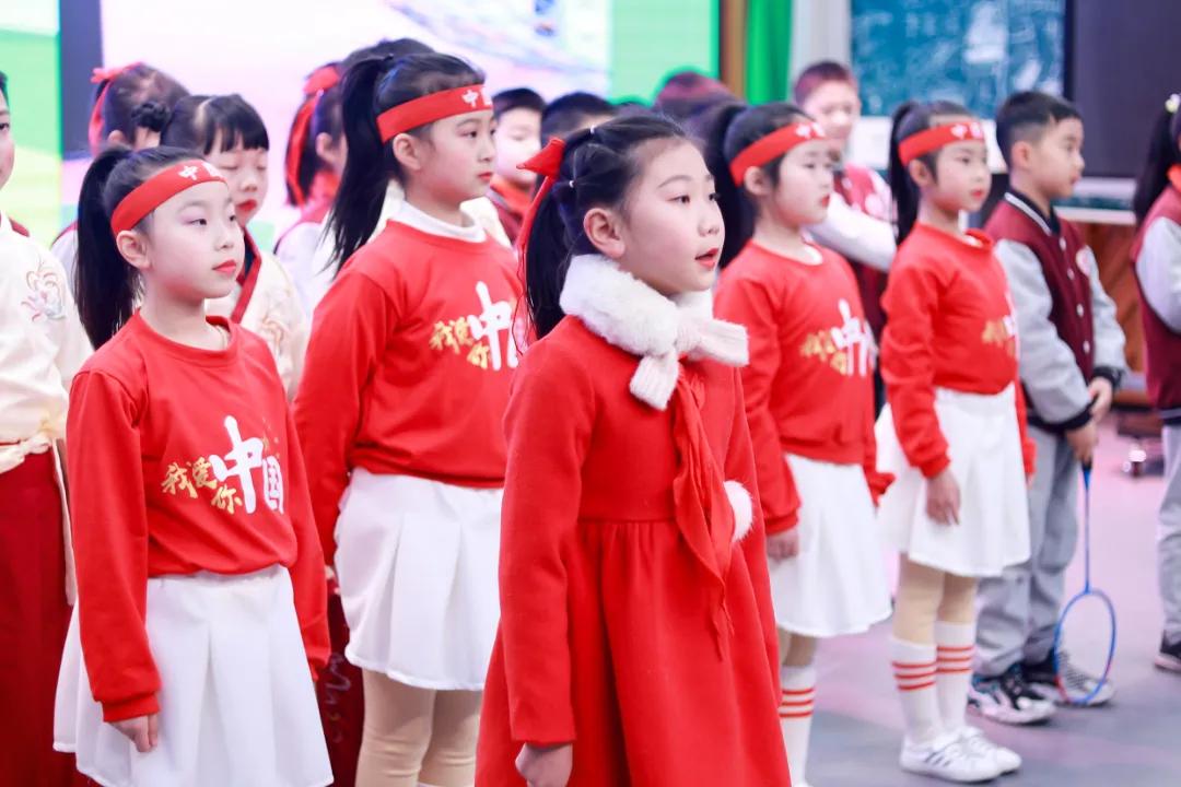 红领巾向未来少先队活动课,红领巾向未来小学班会