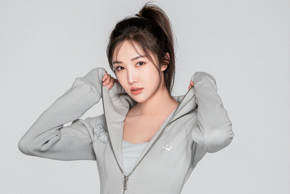 成龙女徒弟被困卫生间,成龙的女徒弟完整视频