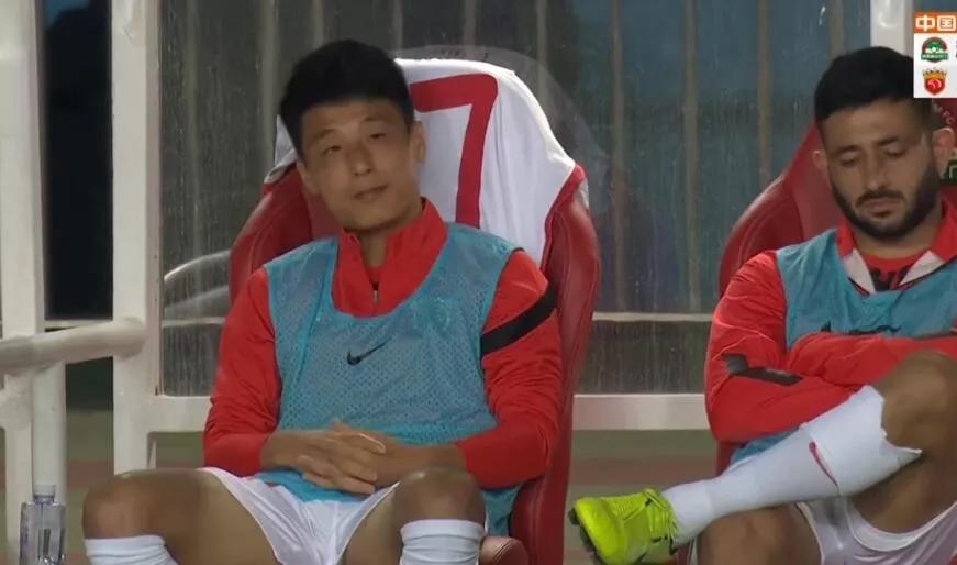 足球逼抢如何有压迫感,逼抢足球