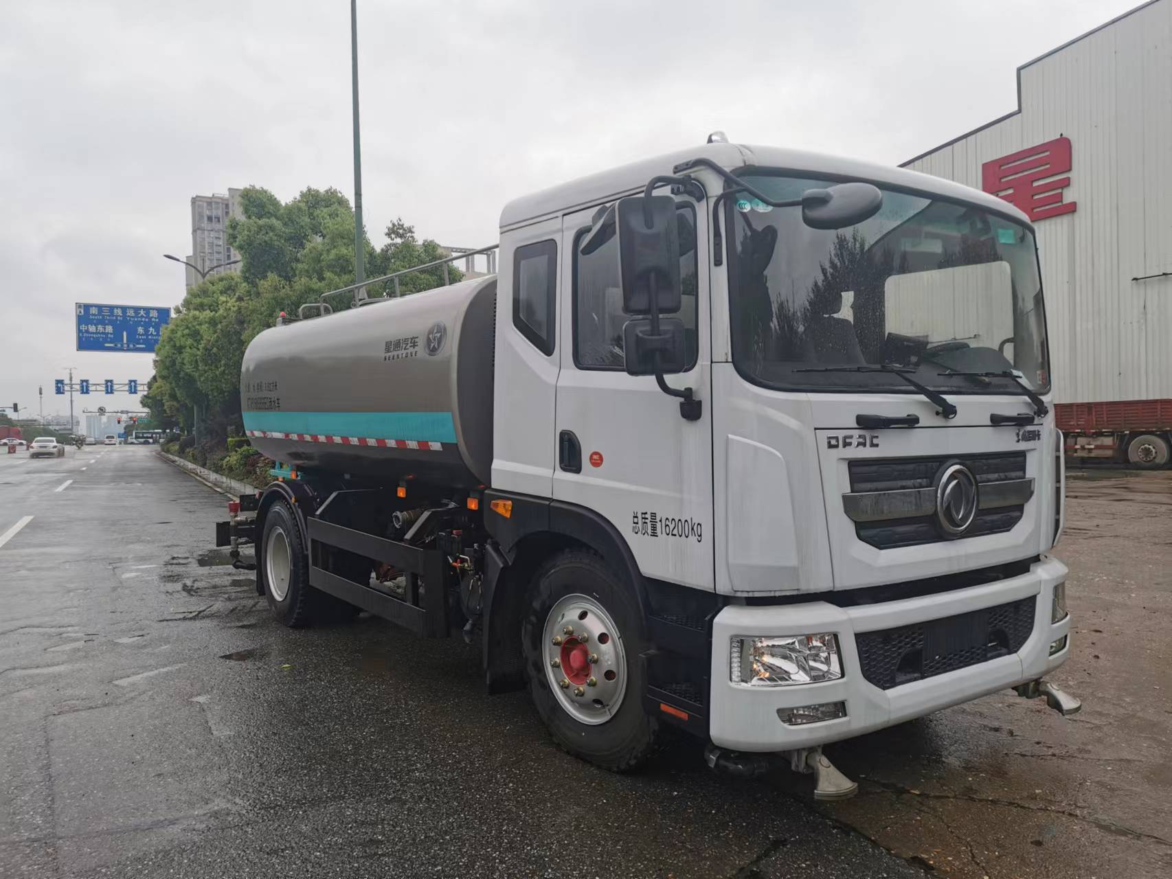 星通洒水车加盟,东风多利卡洒水车报价表