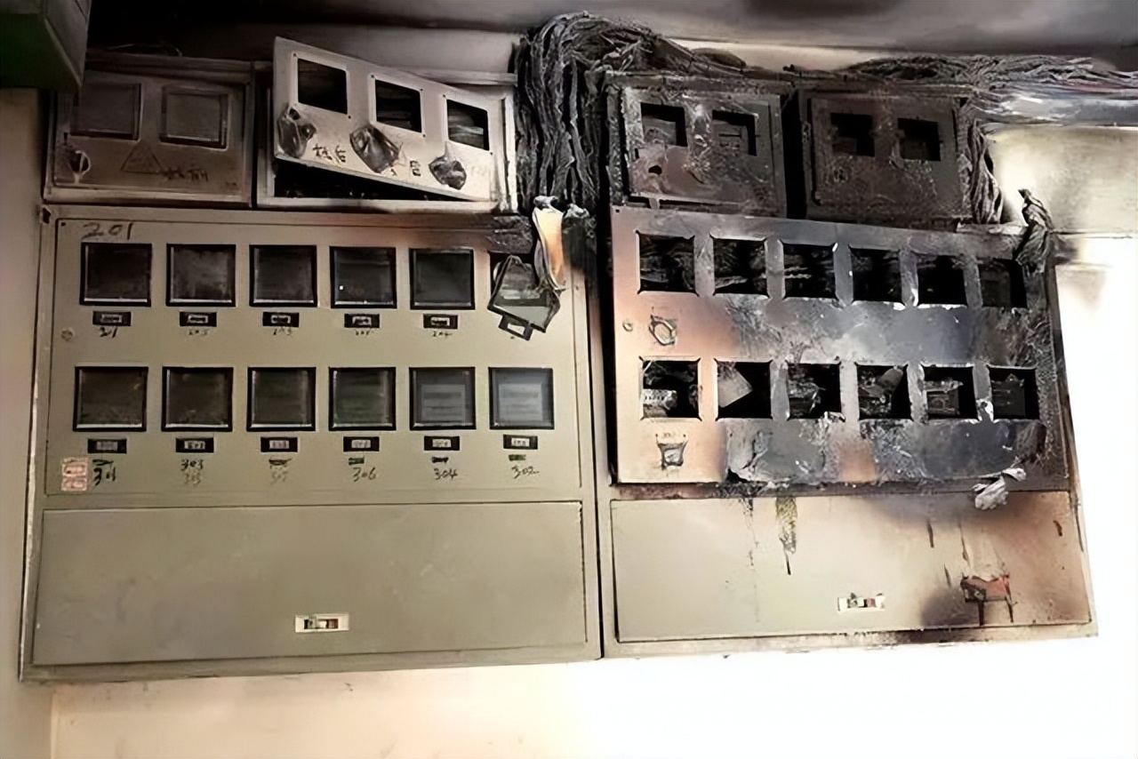 电表箱有电危险提醒图片,电表箱在柜子里面如何防火