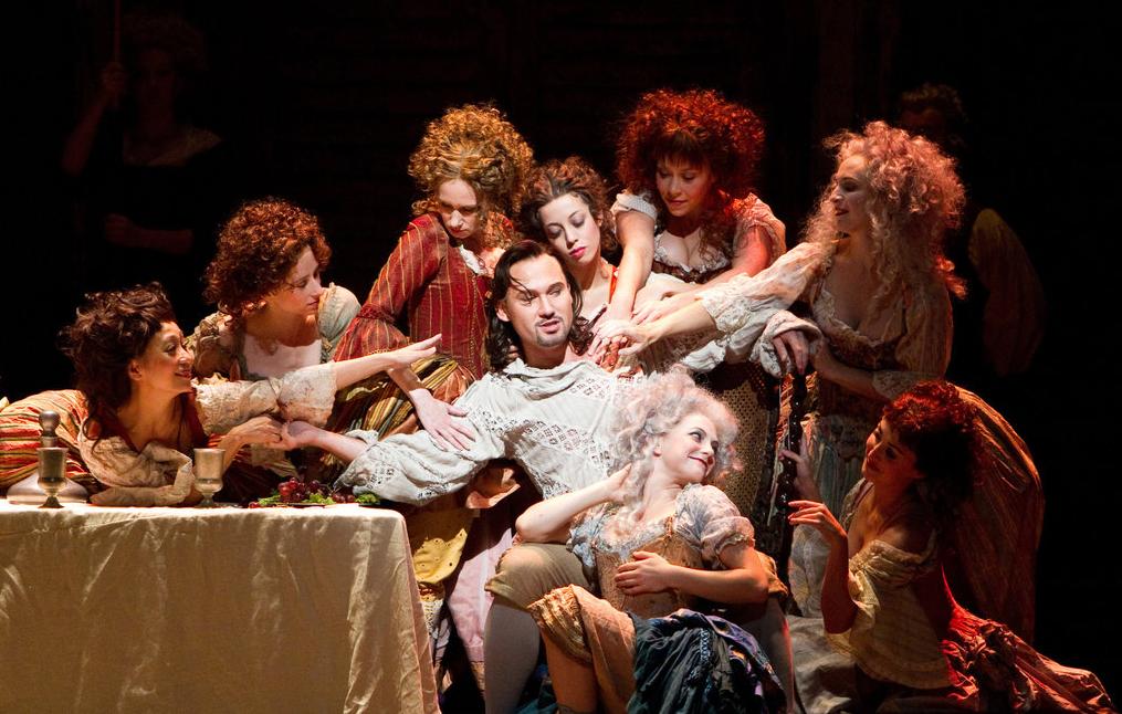 奥地利著名音乐家莫扎特，他为何能够跟贝多芬齐名？