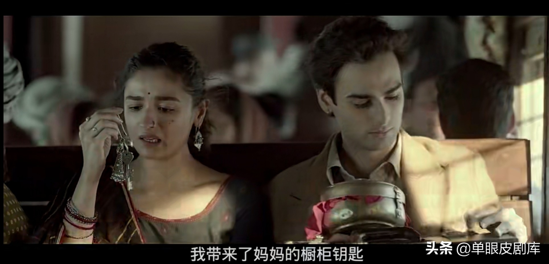 《甘古拜》:16岁印度富家女被未婚夫拐卖进*院妓**,却能翻身成女王