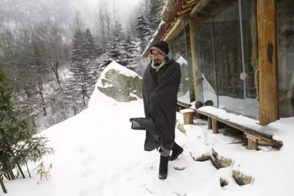 男人放弃千亿资产一心向佛,广东男子放弃百万年薪出家