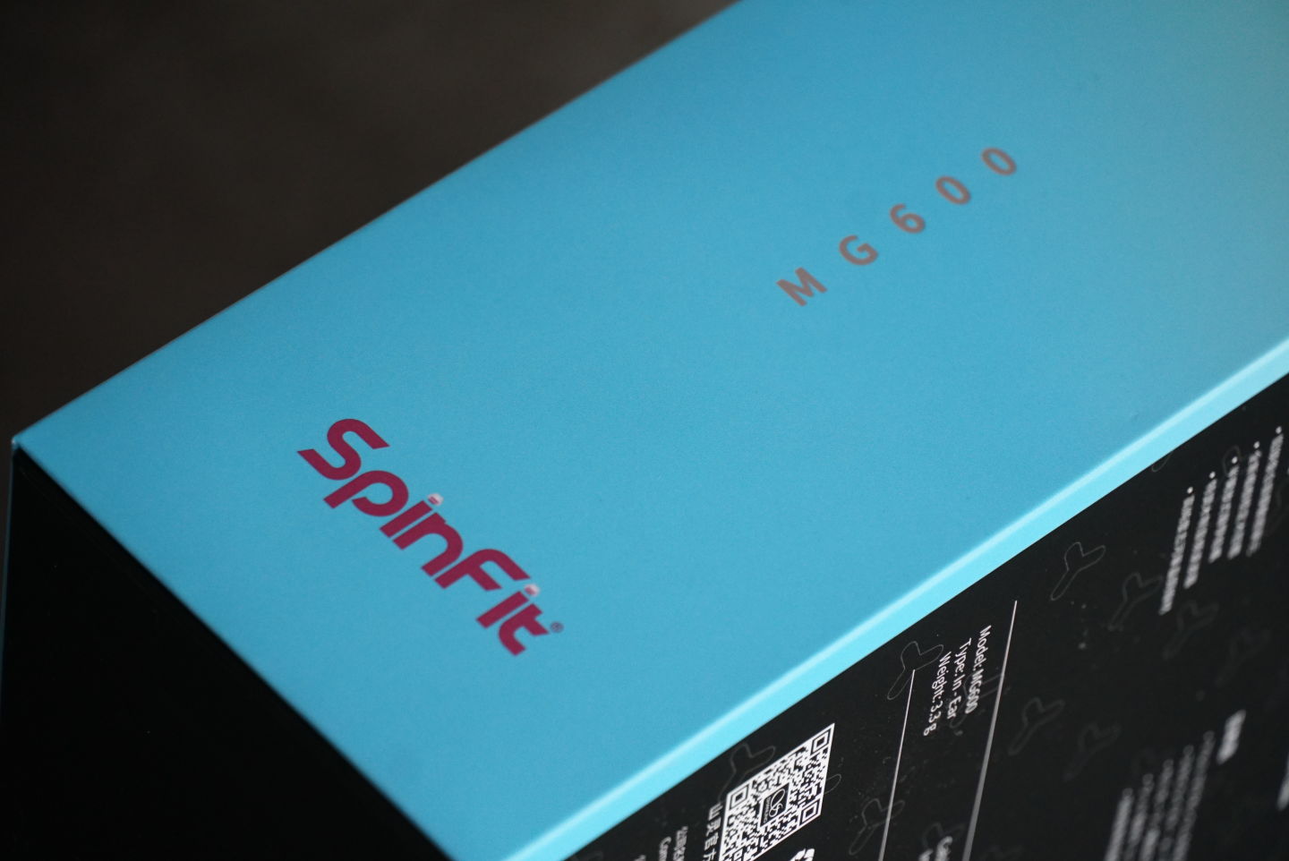 就像是送到宫里的耳机，仅3000元出头，靛蓝色木制入耳式动圈杰作