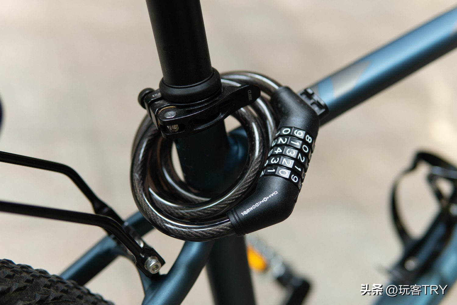 10样总价500元的新人骑行装备，包括头盔、德规车灯、智能手环