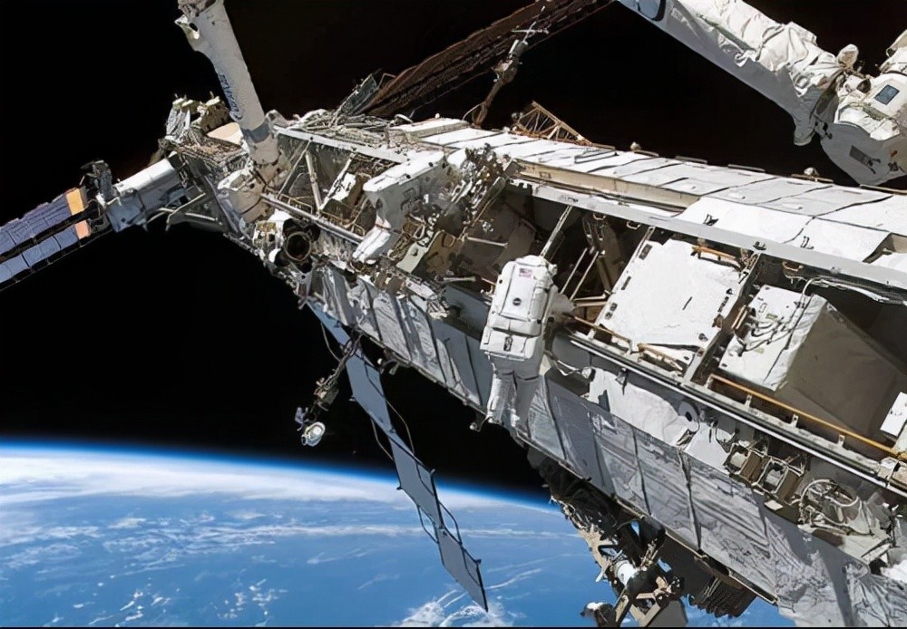 女航天员上太空,遇到生理期怎么办?太空环境会影响生育吗?