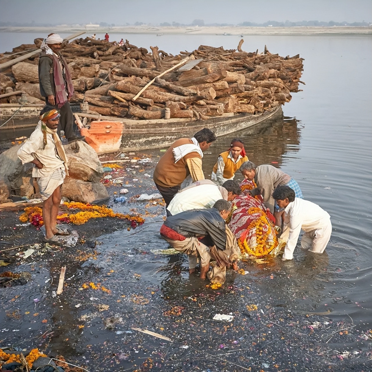 印度人贩卖骨头是为了干嘛,印度毛骨悚然的人骨工厂
