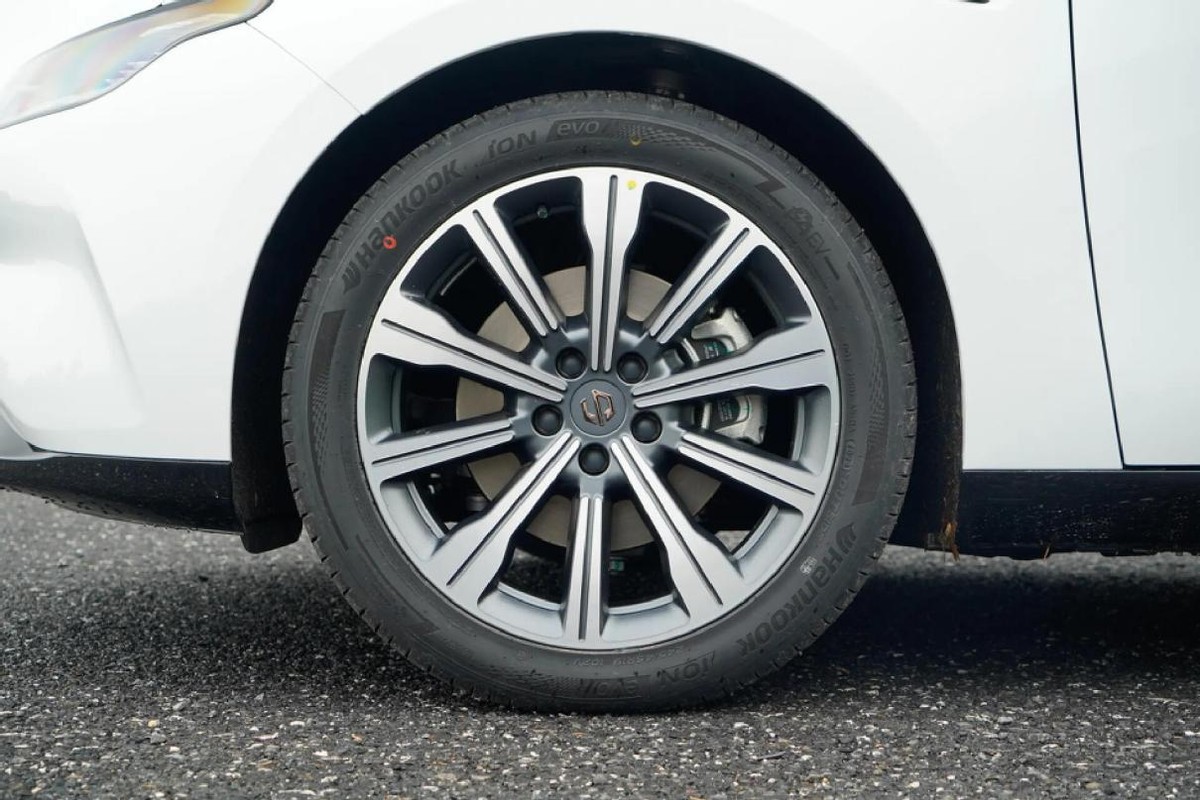 零跑c01价格15.98万黑色,零跑c01价格低高颜值的电车首选