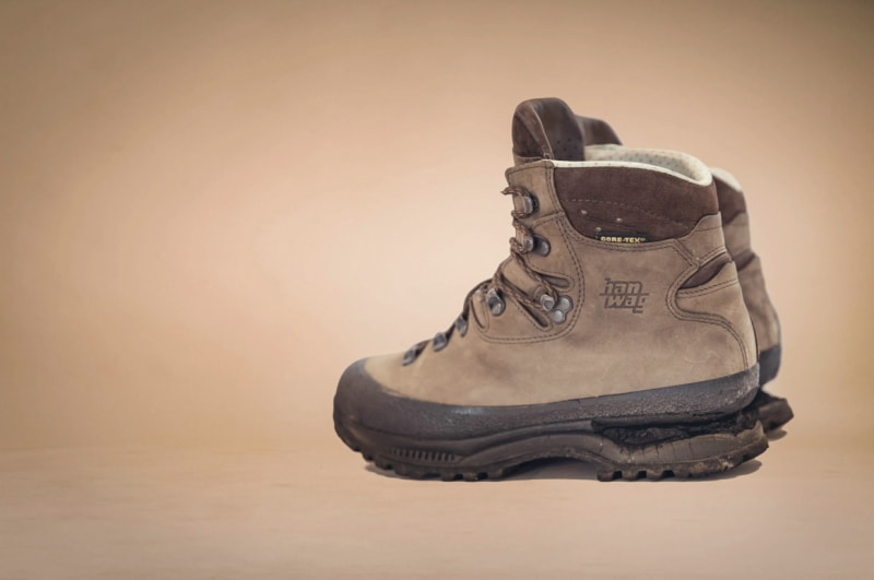 登山鞋开胶脱底该怎么办,登山鞋开胶了怎么办视频