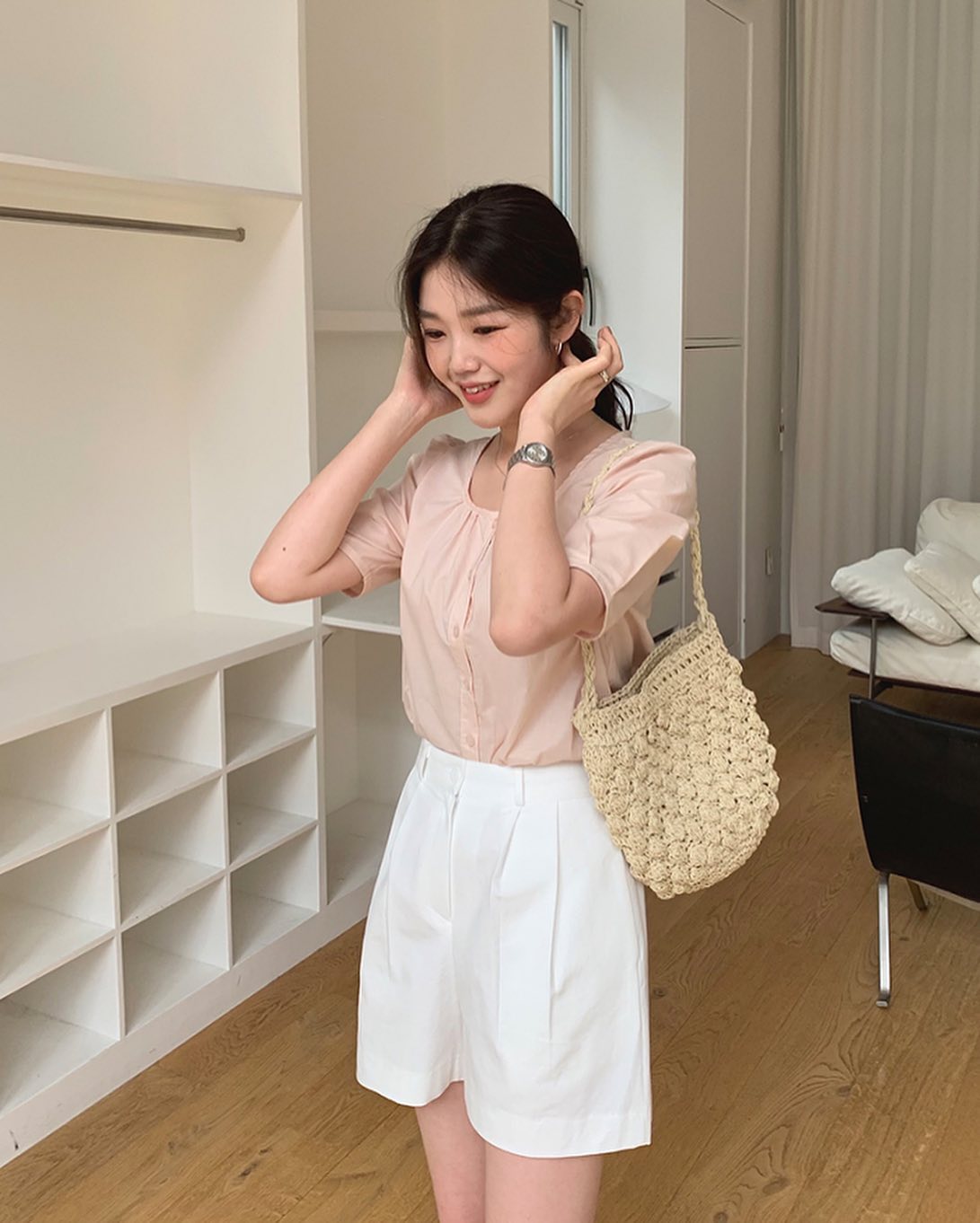 低调大方的韩式穿衣搭配,韩式慵懒风衬衫搭配连衣裙