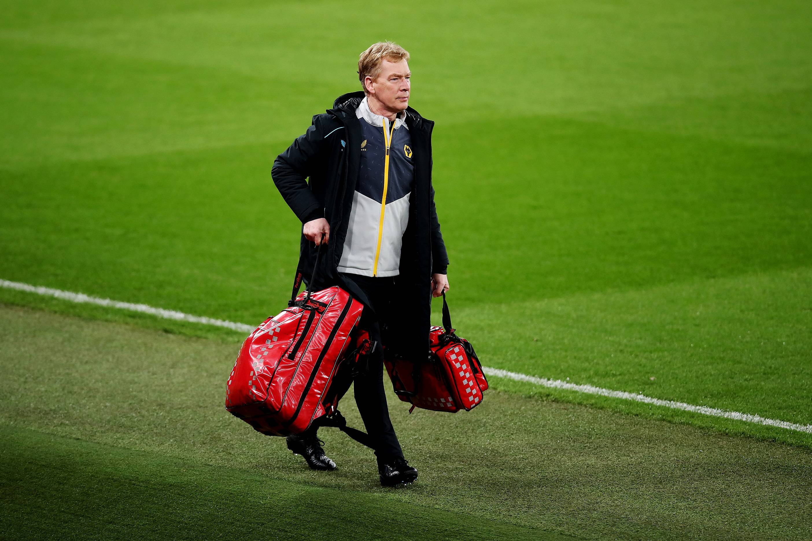 效力23载！狼队幕后传奇队医马特·佩里告别莫利纽