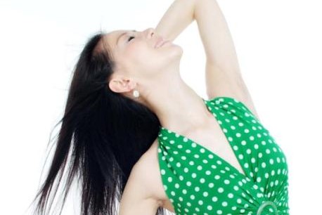 人体模特汤加丽：丈夫抛弃，父亲嫌弃，45岁仍单身，后悔了吗？