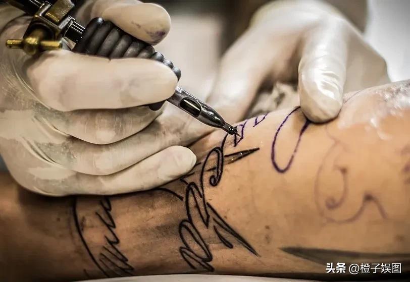 如何看待工厂拒招纹身员工,厂里不要有纹身的属于歧视吗