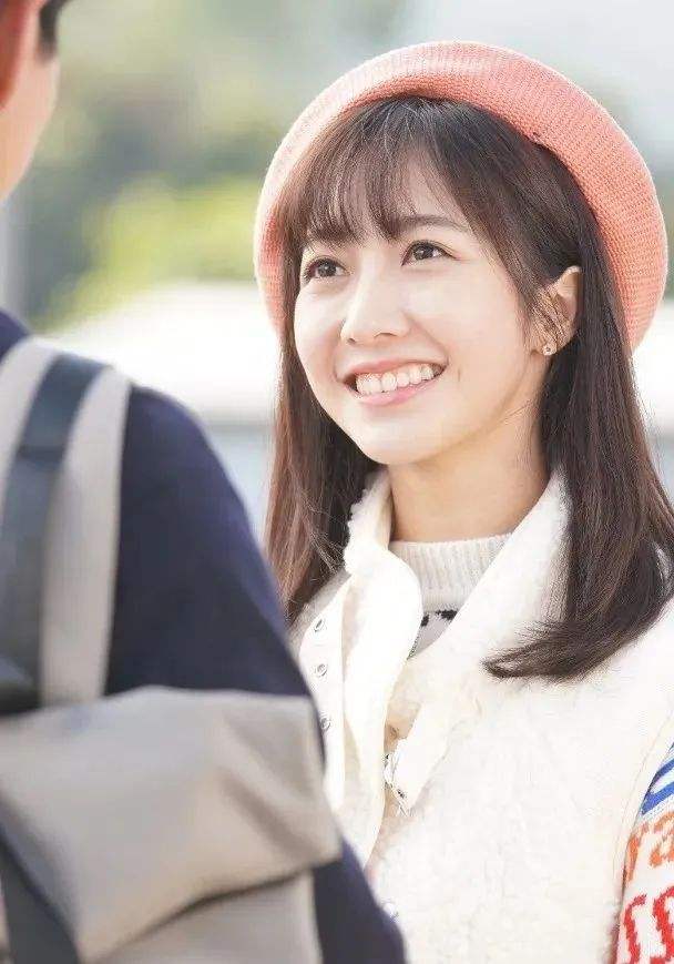 她是90后港姐，香港宅男女神，获高层赏识，活成平民港女上位范本