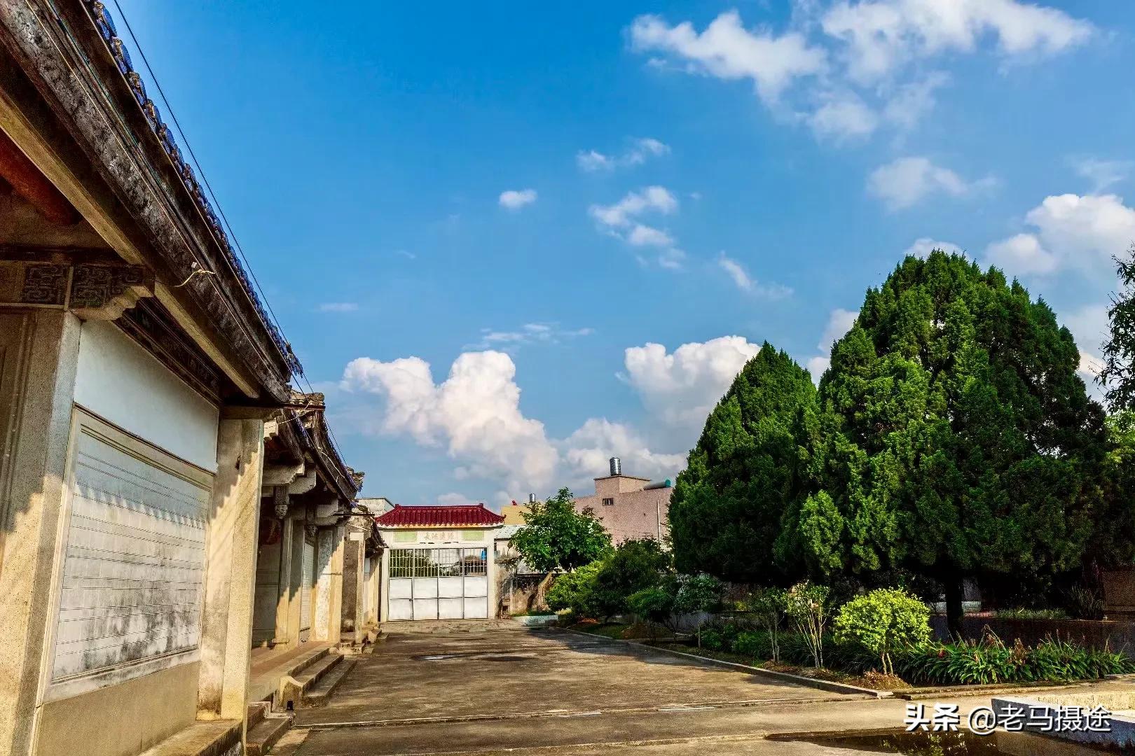 广东潮州凤凰，有一座名气没汕头陈慈簧故居大，但袖珍秀气的大院