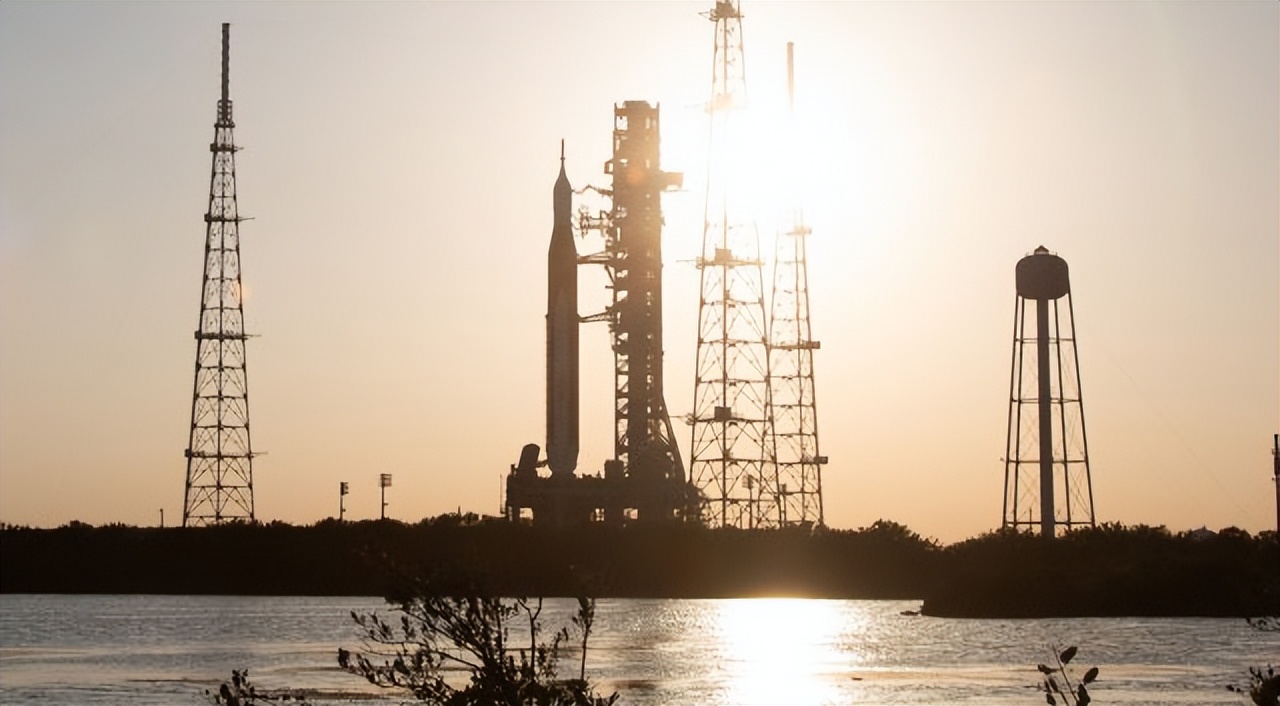 拯救地球的美国大片陨石撞地球,NASA宇宙飞船撞击小行星