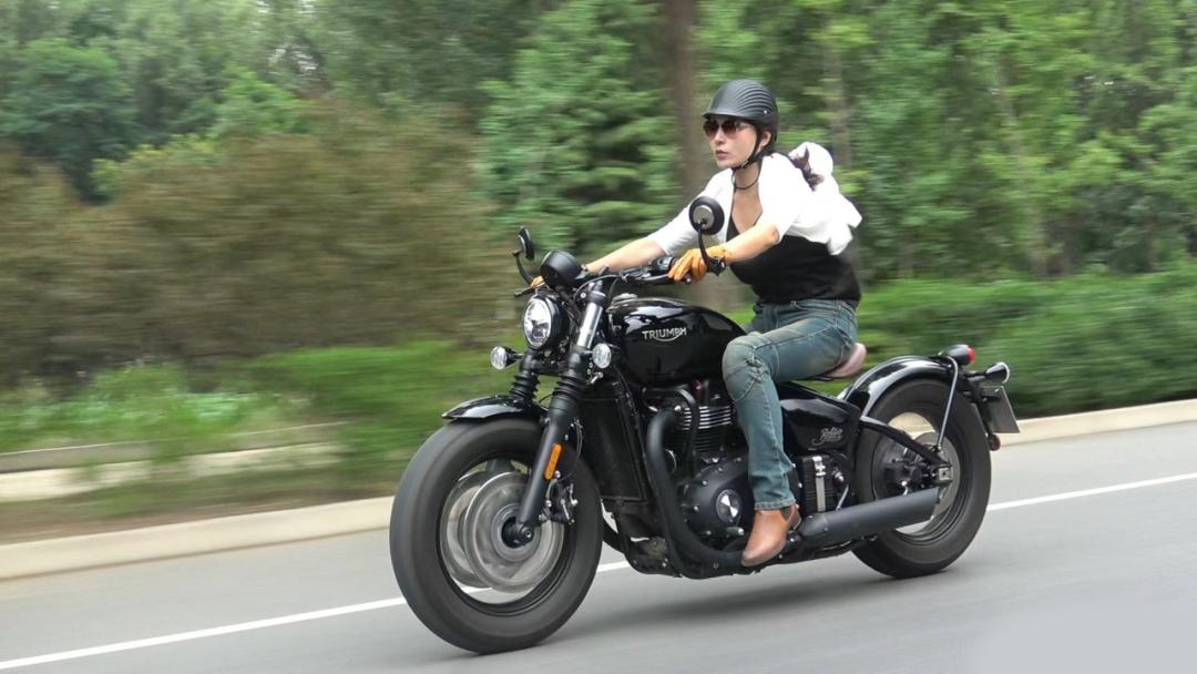 母亲财务自由后和女儿成为朋友:支持恋爱文身,拒绝为家庭牺牲