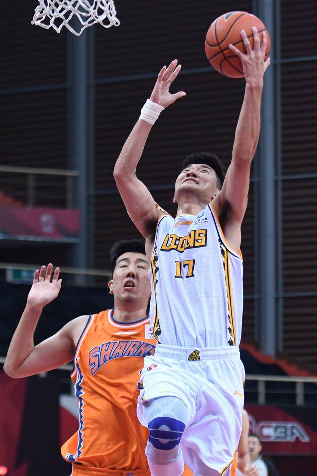 郭艾伦潘玮柏篮球,邓超郭艾伦完整视频