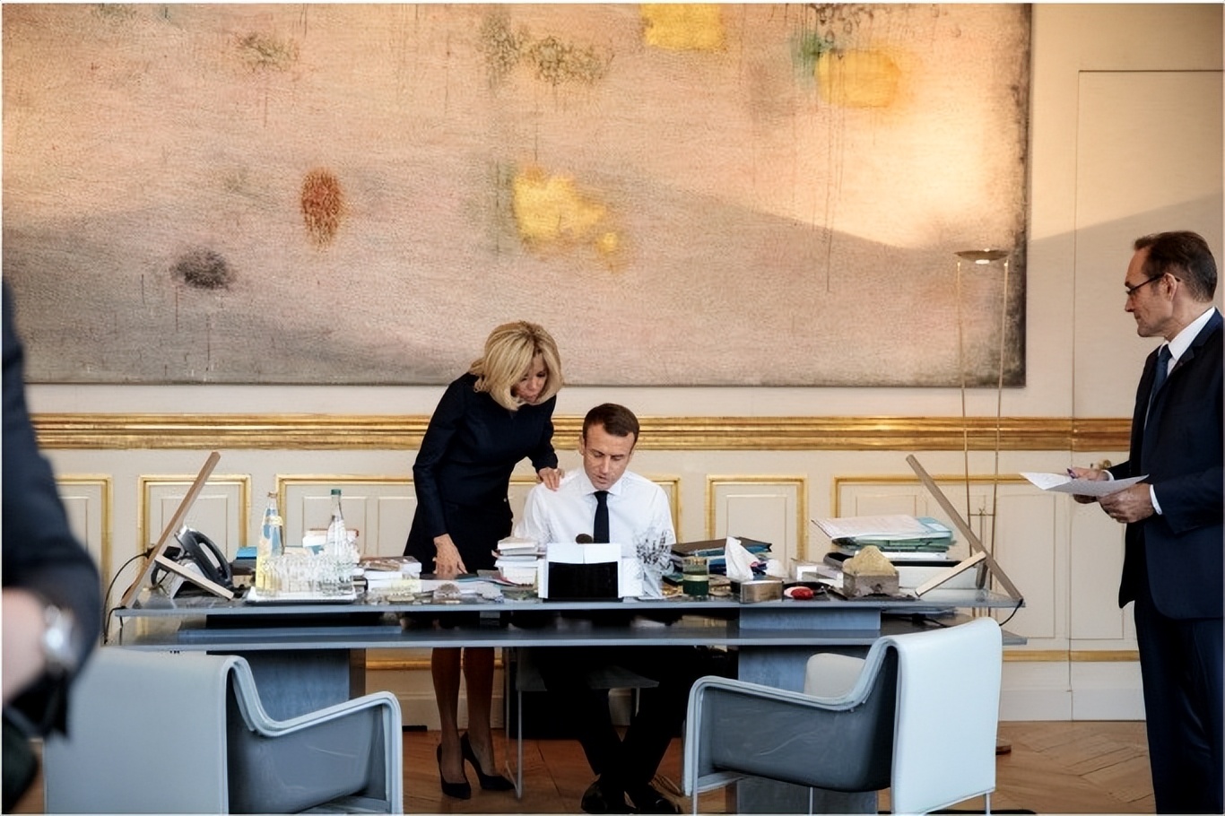 布丽吉特与马克龙相差几岁,布丽吉特整容成功了吗