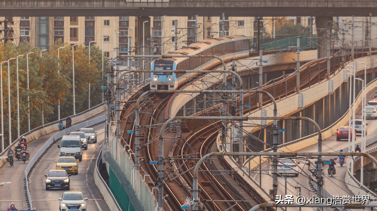 我国面积最大的地铁站,我国最多层的地铁站