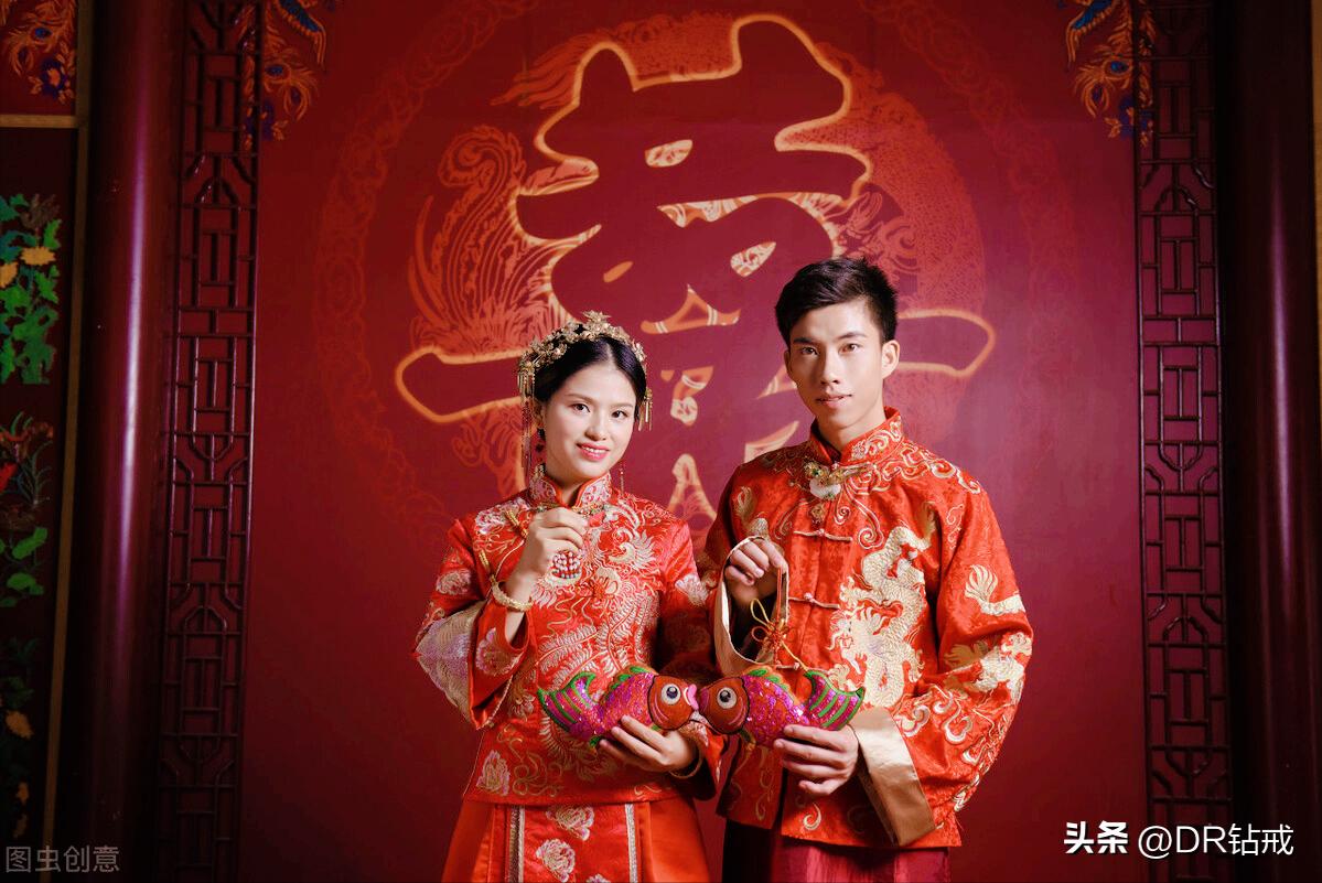 结婚对联结婚当天贴还是前一天贴,国庆节结婚十一字对联大全