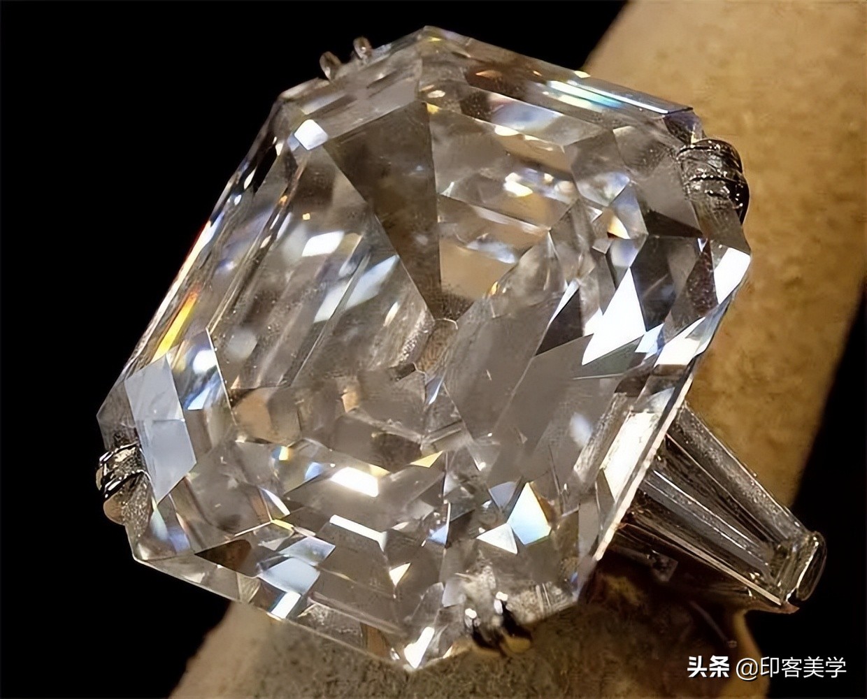 顶流名人的遗物,一缕头发也拍出百万?