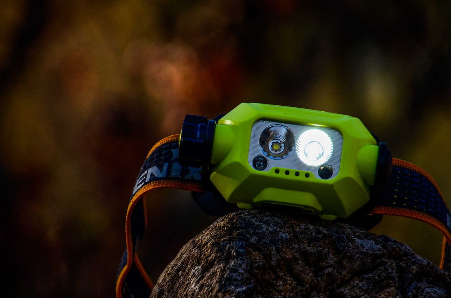 黄白光自由切换两用头灯,泛光和远射一体头灯