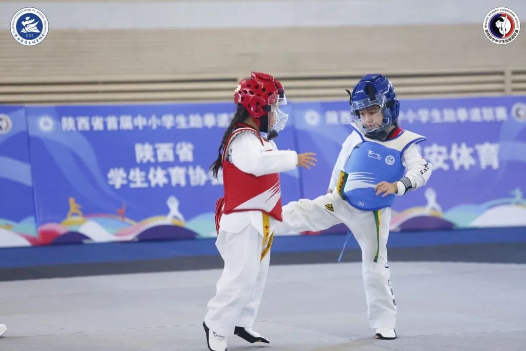 跆拳道小孩夺冠喜报,跆拳道馆比赛获奖喜报模板