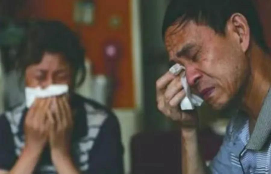 10年前卖肾买苹果手机的高三学生，获赔147万，如今肠子都悔青了