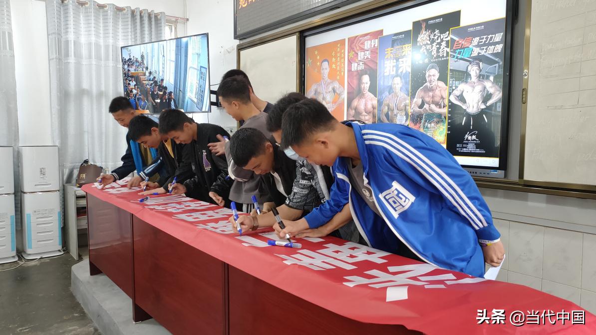 宛田瑶族乡邀请世界冠军进校园宣传禁毒