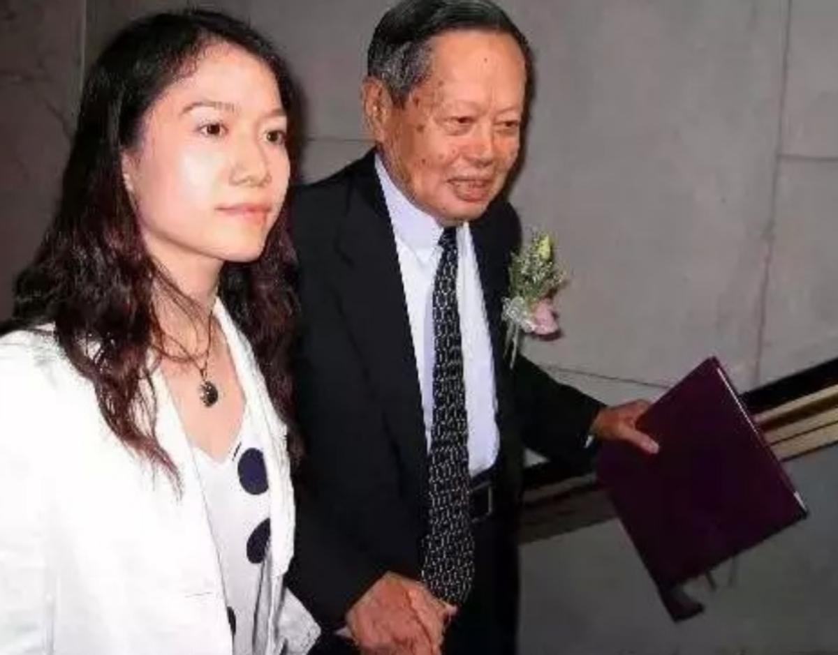 杨振宁催促翁帆冻卵子,杨振宁同意翁帆改嫁了吗