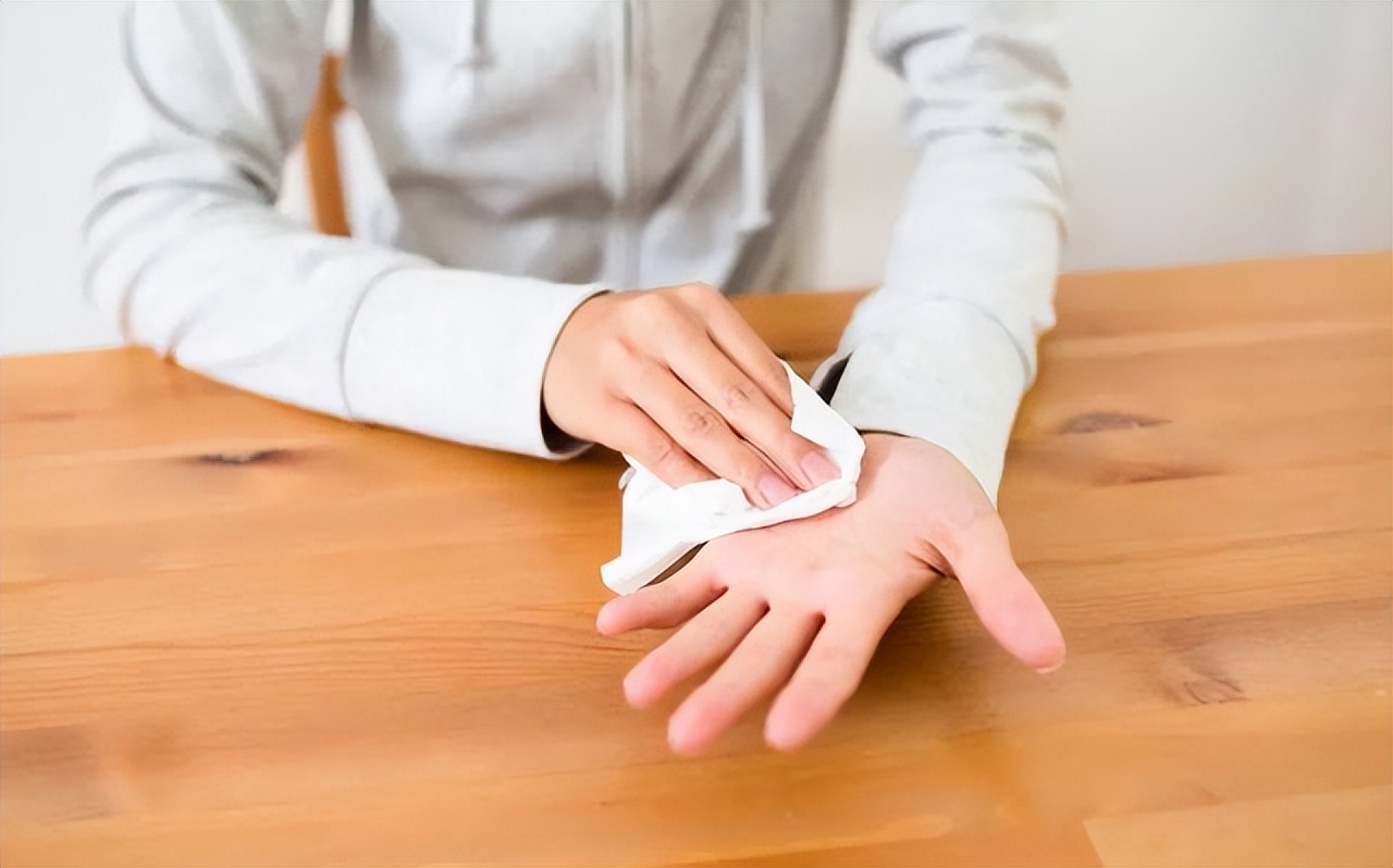 出汗和自汗多是什么原因,自汗严重且一动就出汗是什么原因