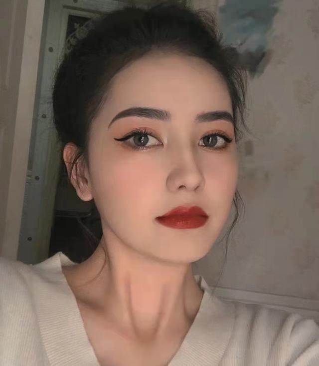 为什么经常化妆脸很黑,为什么经常化妆的人脸都黄