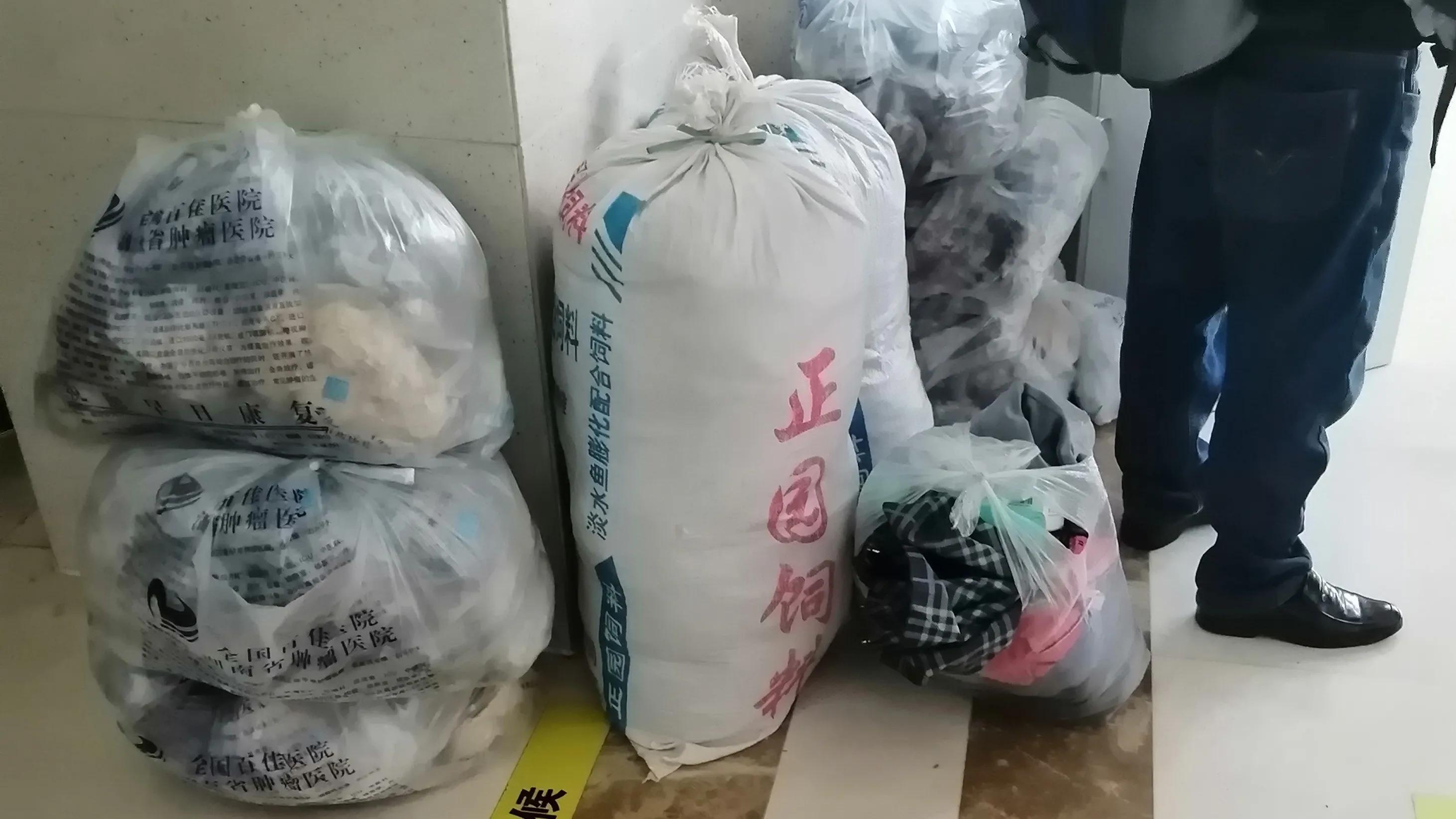 把这大袋小包药，换成大捆小捆菜，大本小本书多好