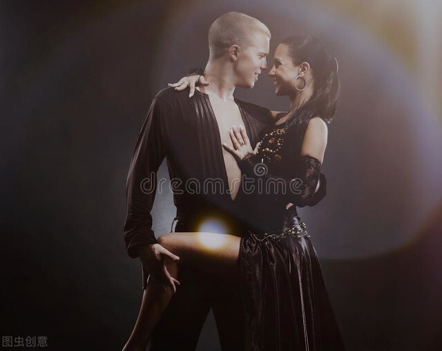 闺女上学谈恋爱怎么办,养女在家里没地位27岁不敢谈恋爱