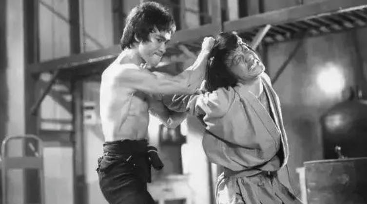 李小龙死因至今未解之谜,揭秘李小龙死亡谜团