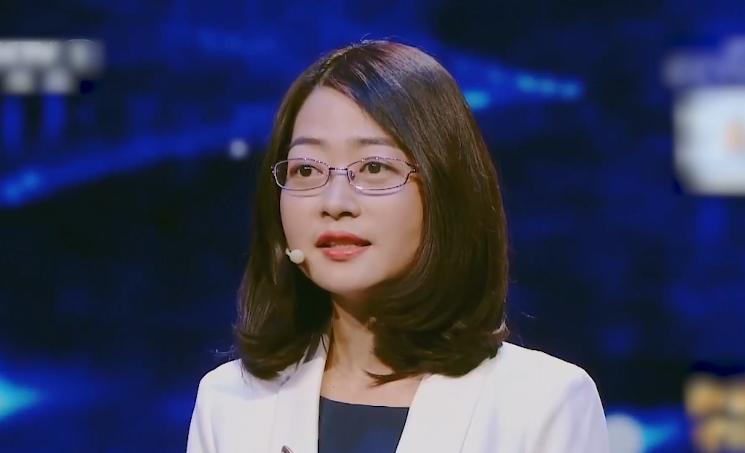 声临其境董卿到场全员起立,董卿出场众人起立