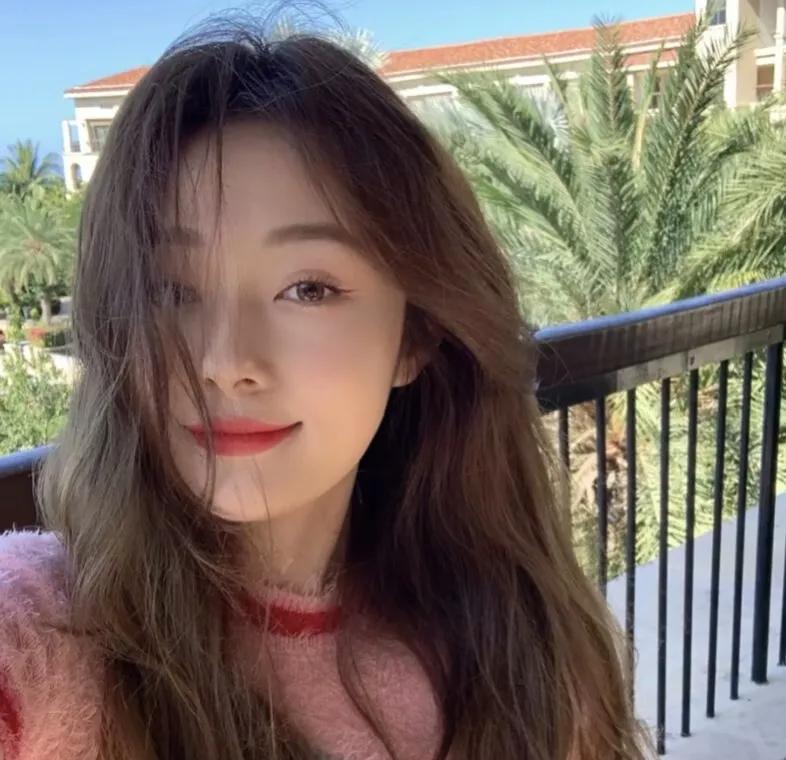 女头/他人眼睛狭长。你怎么看我，你就是什么形状