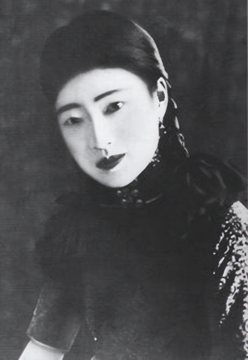 他把皇后的肚子搞大后，皇上竟然给了四百大洋让他走人，心好大啊