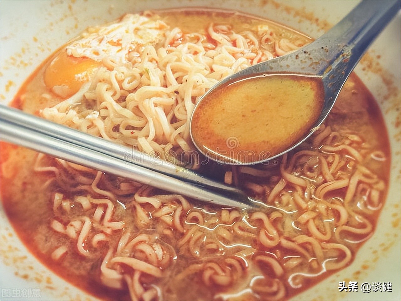 吃泡面的真正危害是什么,长期吃泡面会有什么害处呢