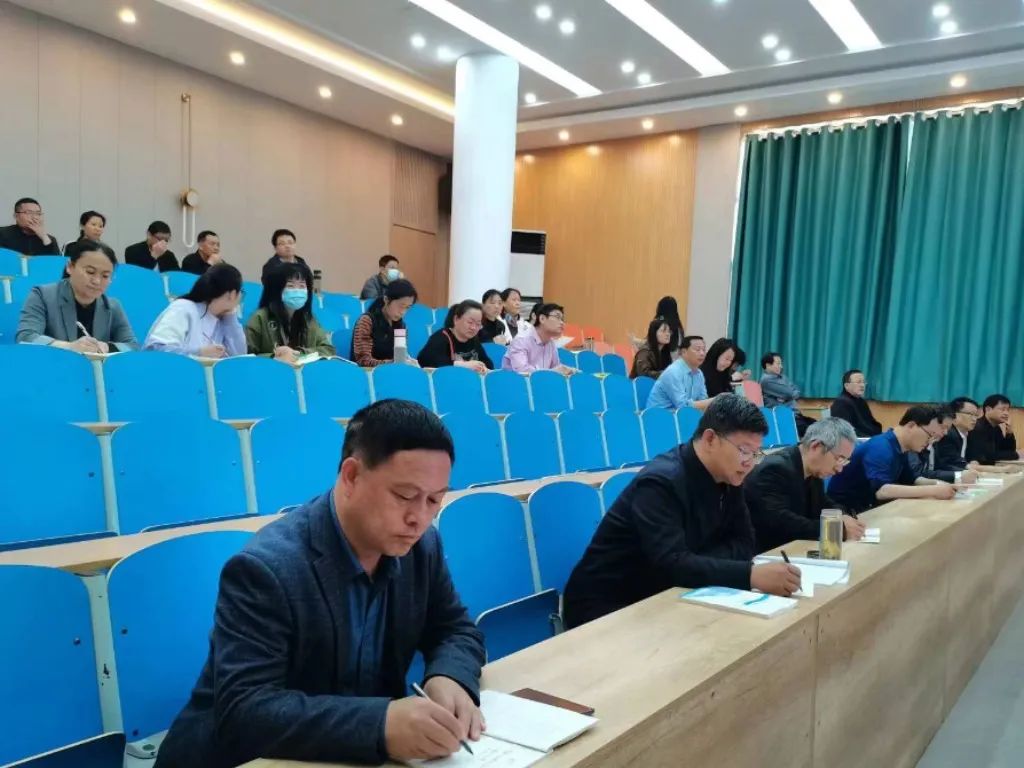 课堂示范首课融合——肥城市龙山中学开展示范课展示活动