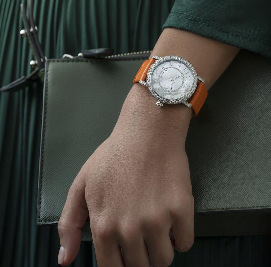 她经济与金融,女人一定要拥有的几款腕表